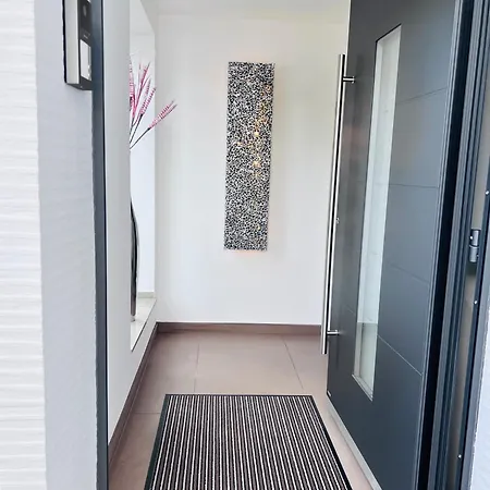 Harmony 1 Stylishes 4-zimmer Eg Terrasse Garten Parkplatz Apartment